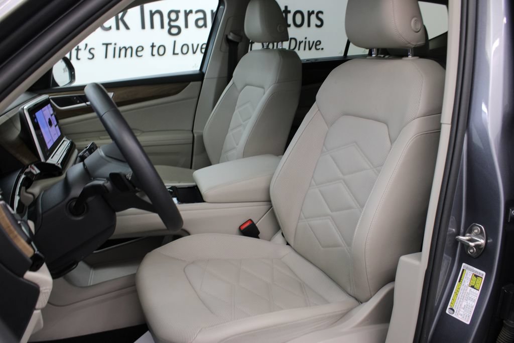Certified 2024 Volkswagen Atlas SE w/ Panoramic Sunroof Package AWD/4WD image 15