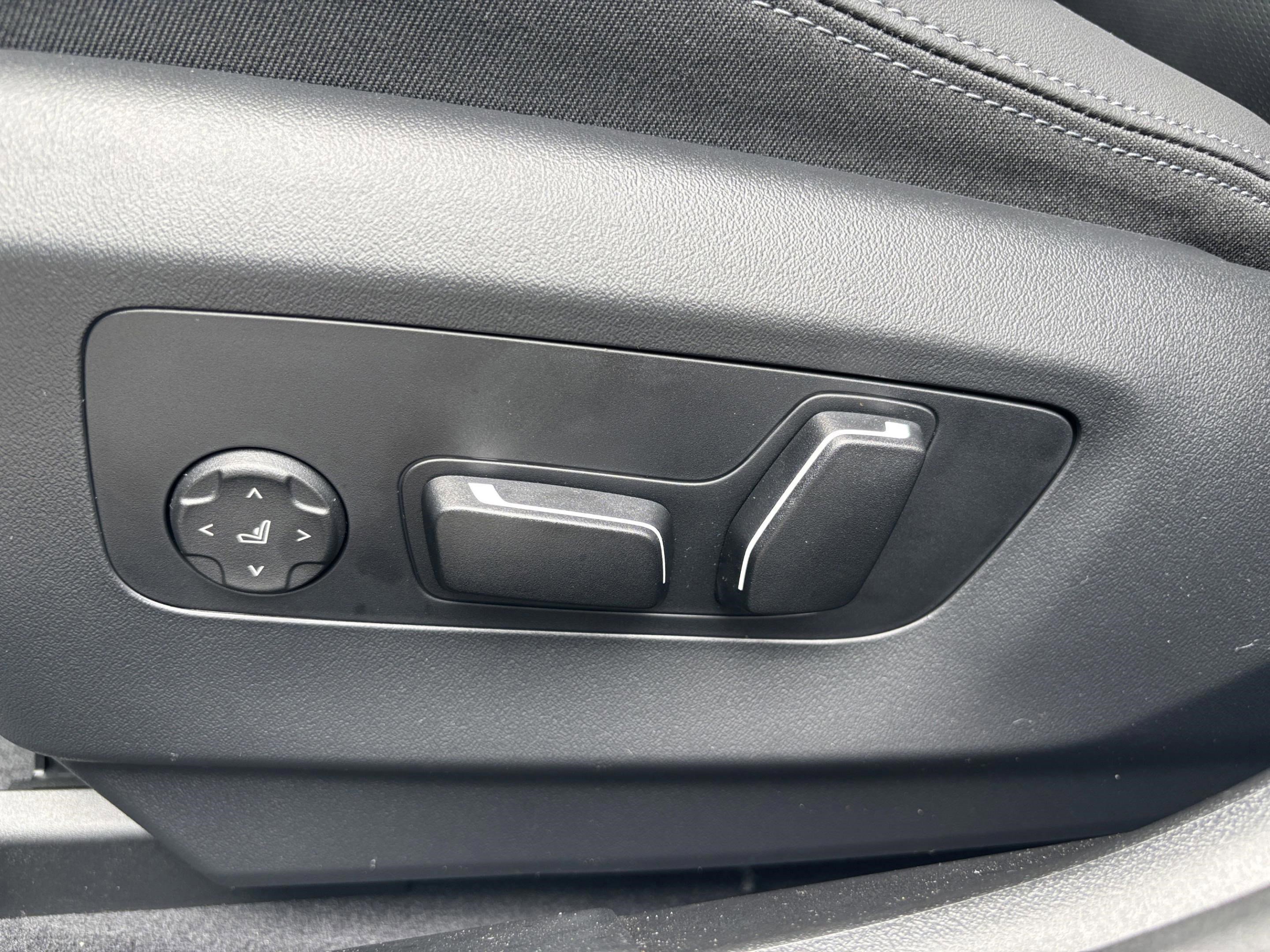 Used 2025 BMW i5 eDrive40i w/ Premium Package image 19