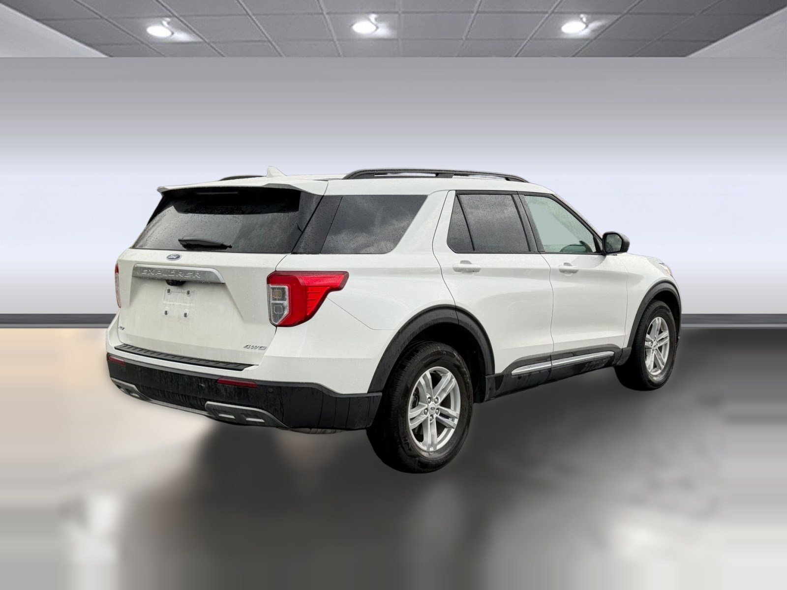 Used 2023 Ford Explorer XLT w/ Equipment Group 202A image 7