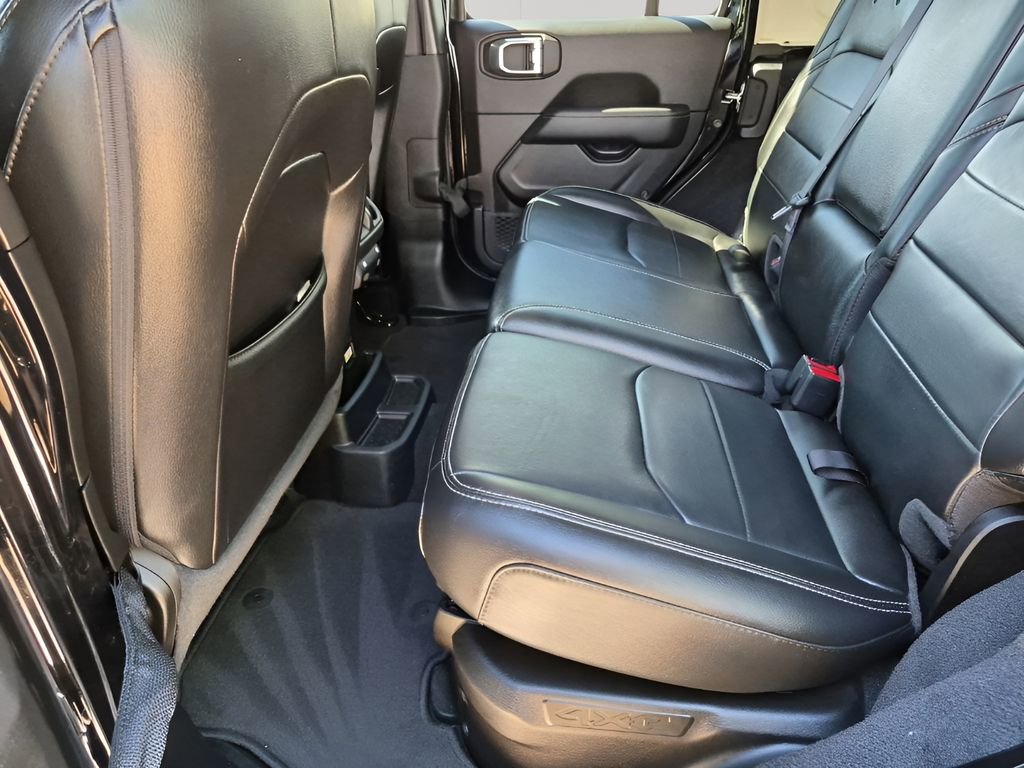 Used 2022 Jeep Wrangler Unlimited Sahara w/ Cold Weather Group image 20