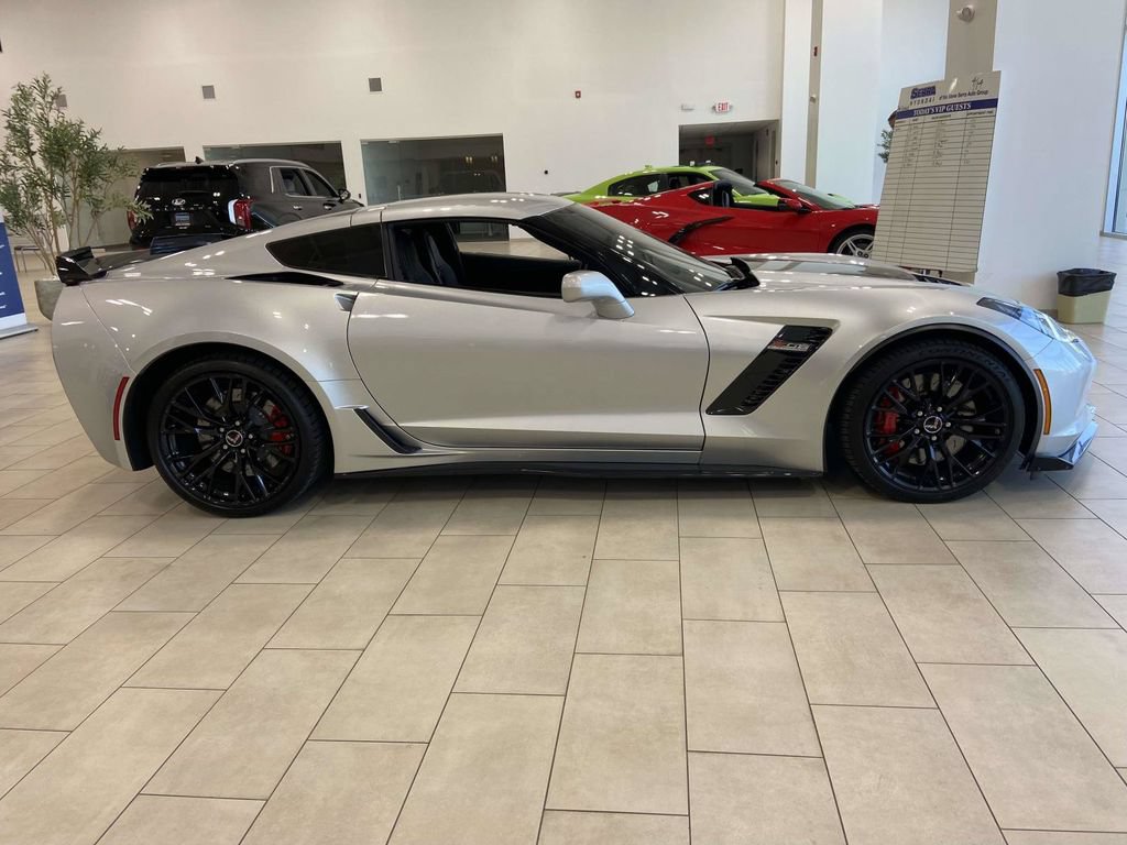 Used 2015 Chevrolet Corvette Z06 w/ 3LZ Preferred Equipment Group RWD image 2
