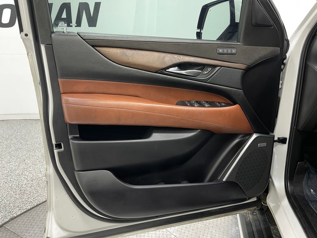 Used 2018 Cadillac Escalade Premium Luxury image 17