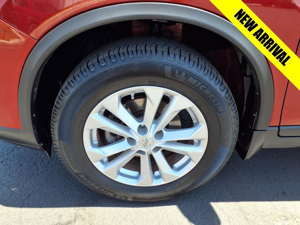 Used 2015 Nissan Rogue SV image 14