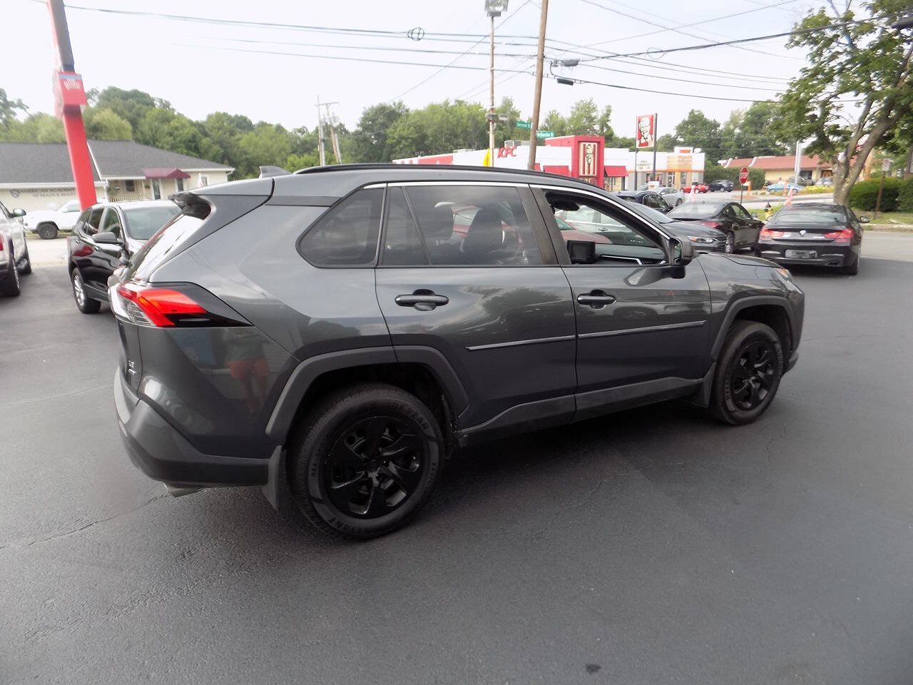 Used 2020 Toyota RAV4 LE w/ Carpet Mat Package AWD/4WD image 3