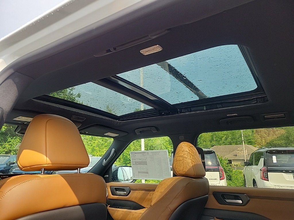 Used 2025 Nissan Armada Platinum Reserve image 9