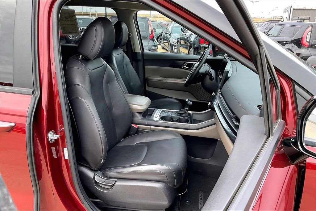 Used 2025 Kia Carnival image 7