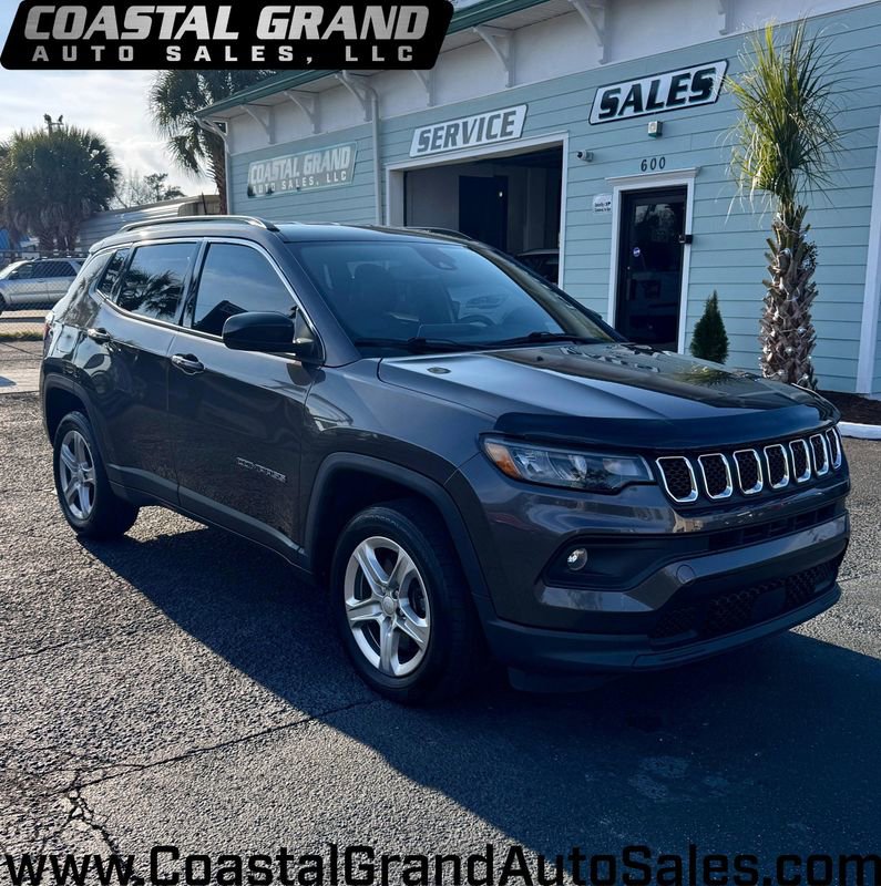Used 2023 Jeep Compass Latitude image 1