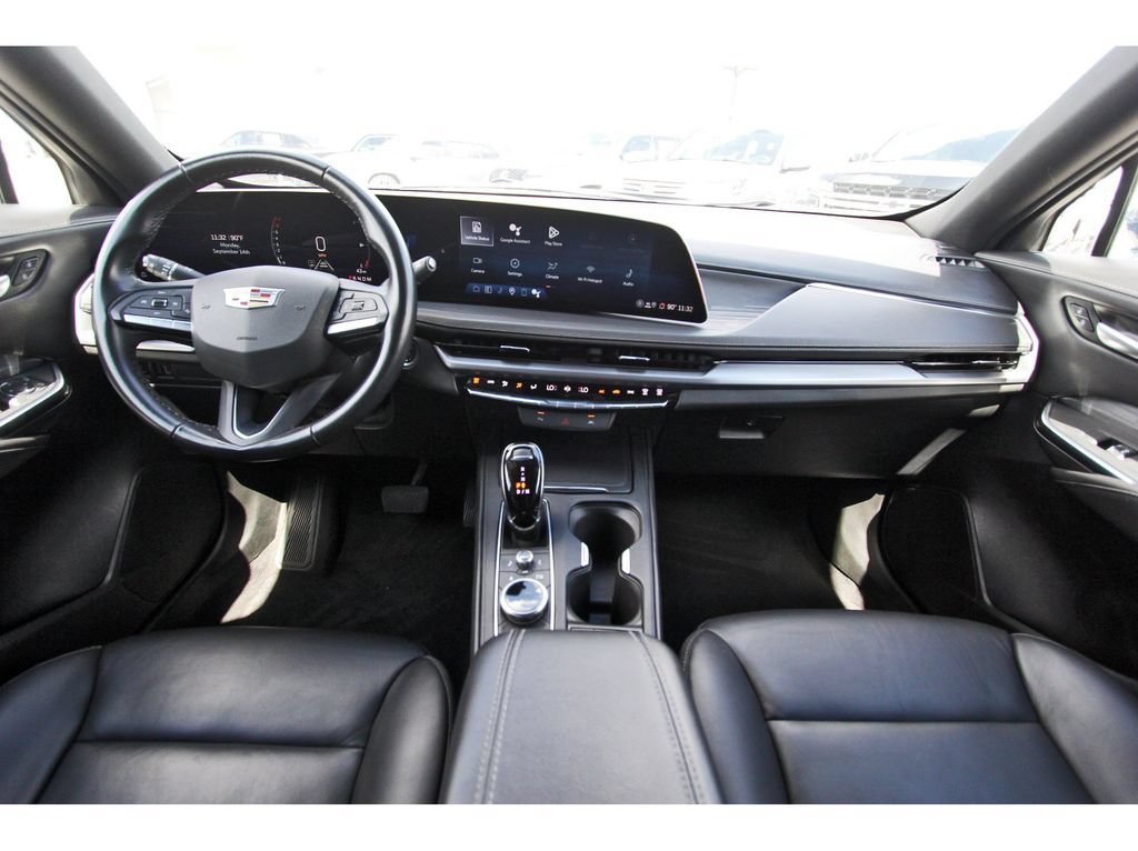 Used 2025 Cadillac XT4 Premium Luxury FWD image 9