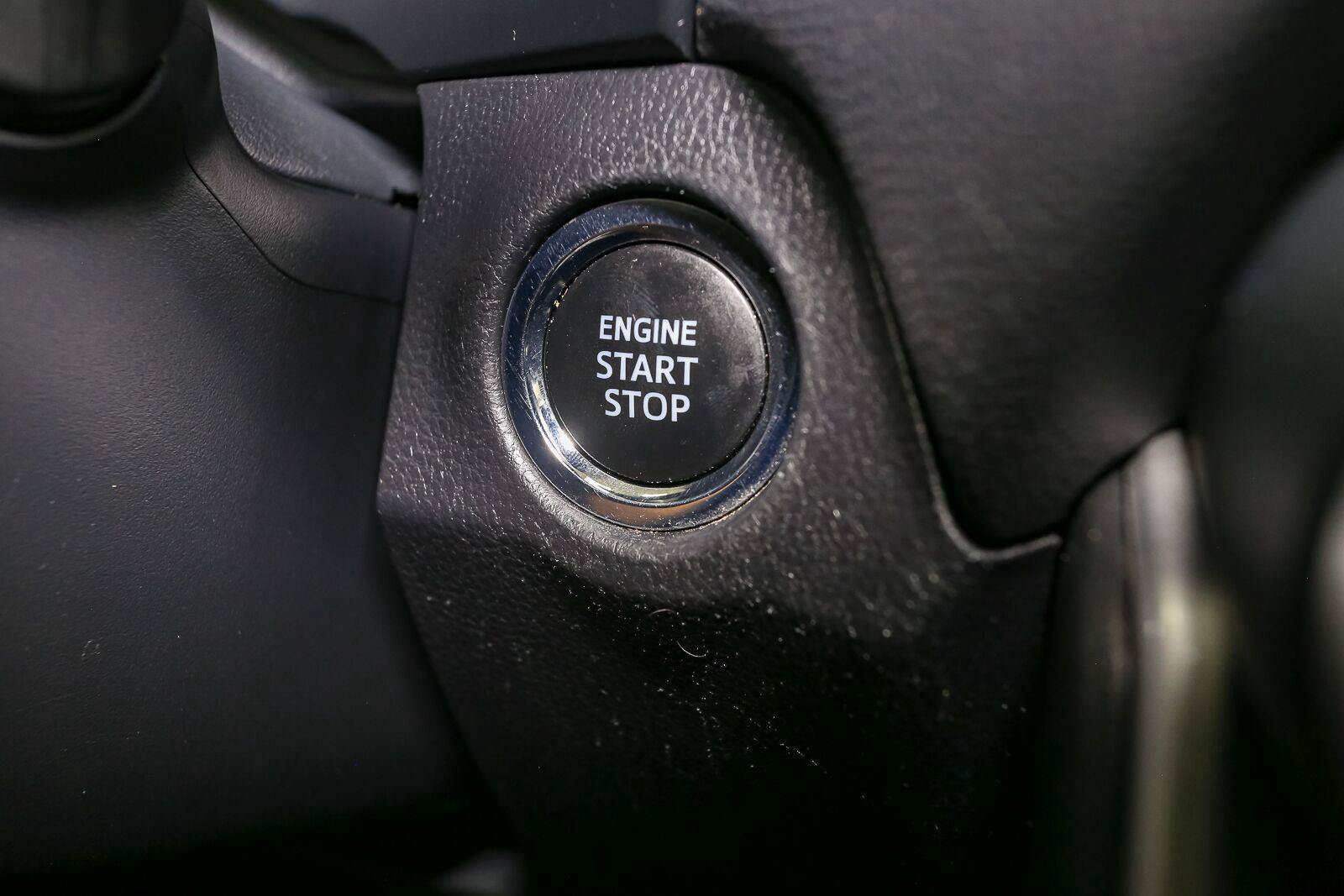 Used 2021 Toyota RAV4 XLE AWD/4WD image 26