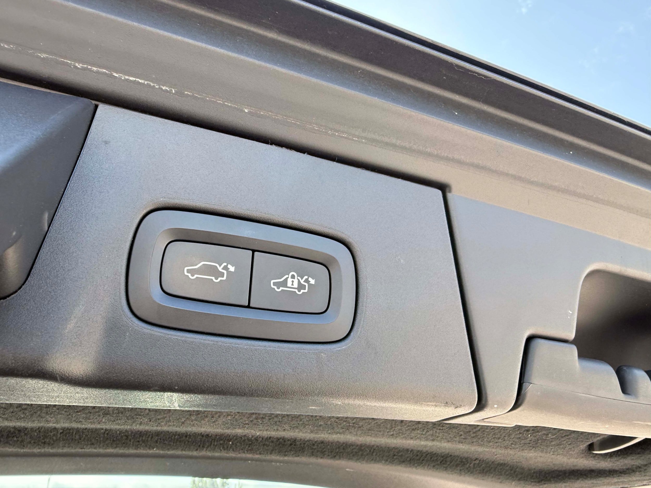 Used 2018 Volvo V90 T6 Cross Country w/ Convenience Package AWD/4WD image 24