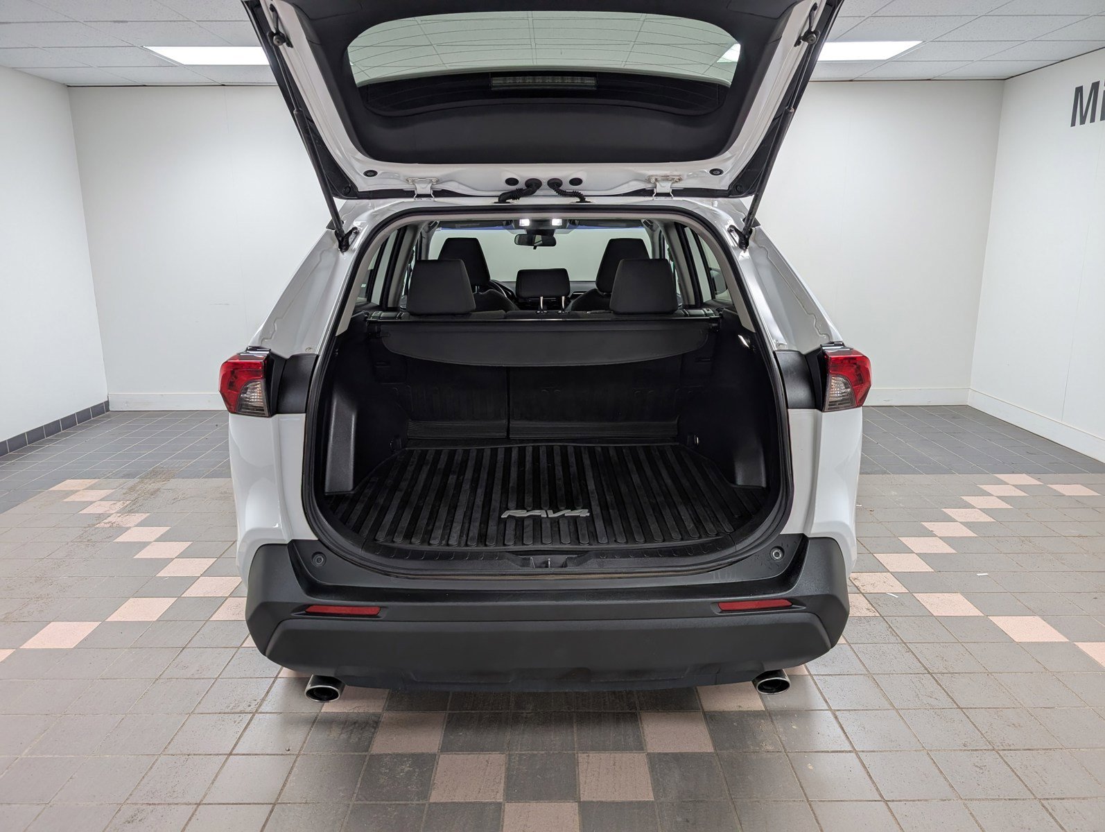 Used 2022 Toyota RAV4 XLE image 20