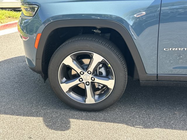 New 2026 Jeep Grand Cherokee Limited w/ Luxury Tech Group II RWD image 12