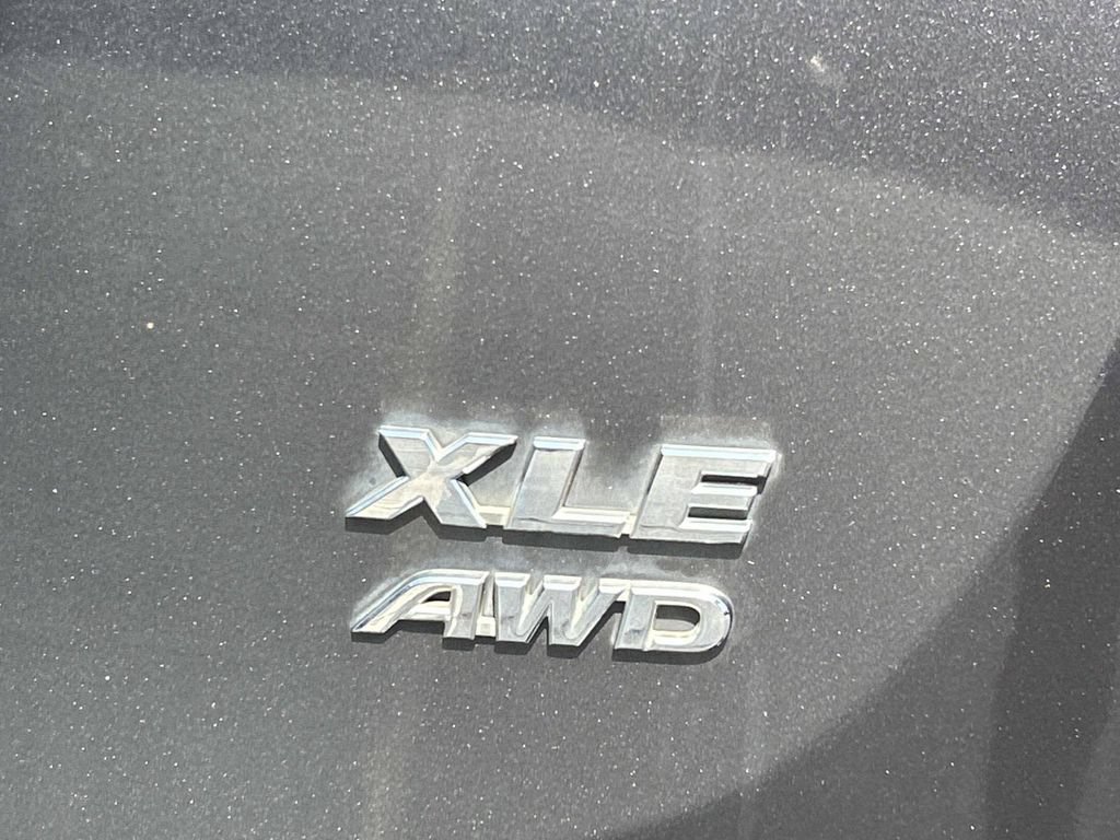 Used 2015 Toyota RAV4 XLE AWD/4WD image 9