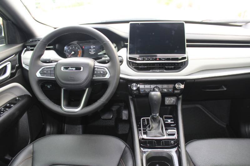 Used 2024 Jeep Compass Limited AWD/4WD image 17