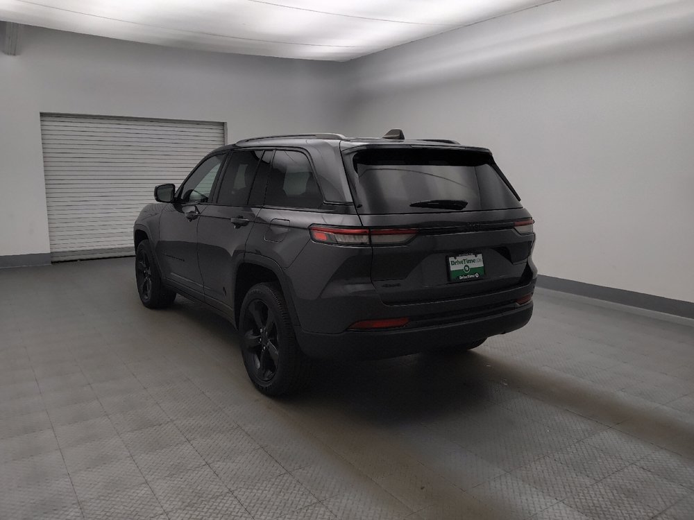 Used 2023 Jeep Grand Cherokee Altitude AWD/4WD image 5