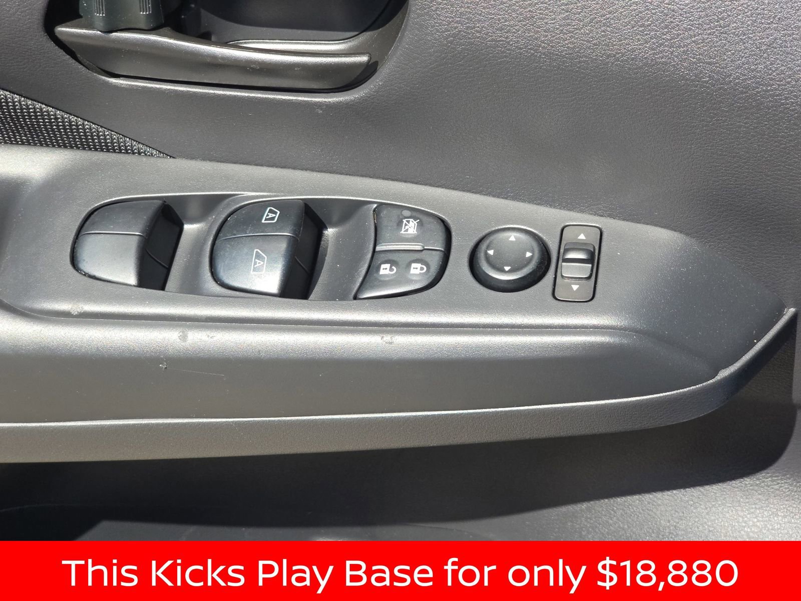 Used 2025 Nissan Kicks Play S image 34