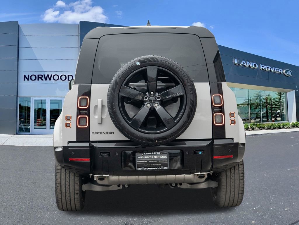 New 2026 Land Rover Defender 110 X-Dynamic SE image 5