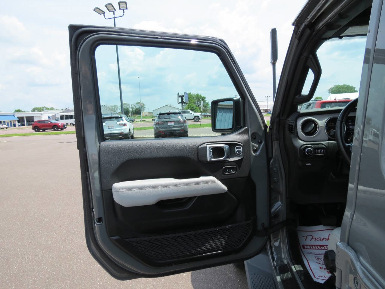 Used 2022 Jeep Gladiator Overland image 9