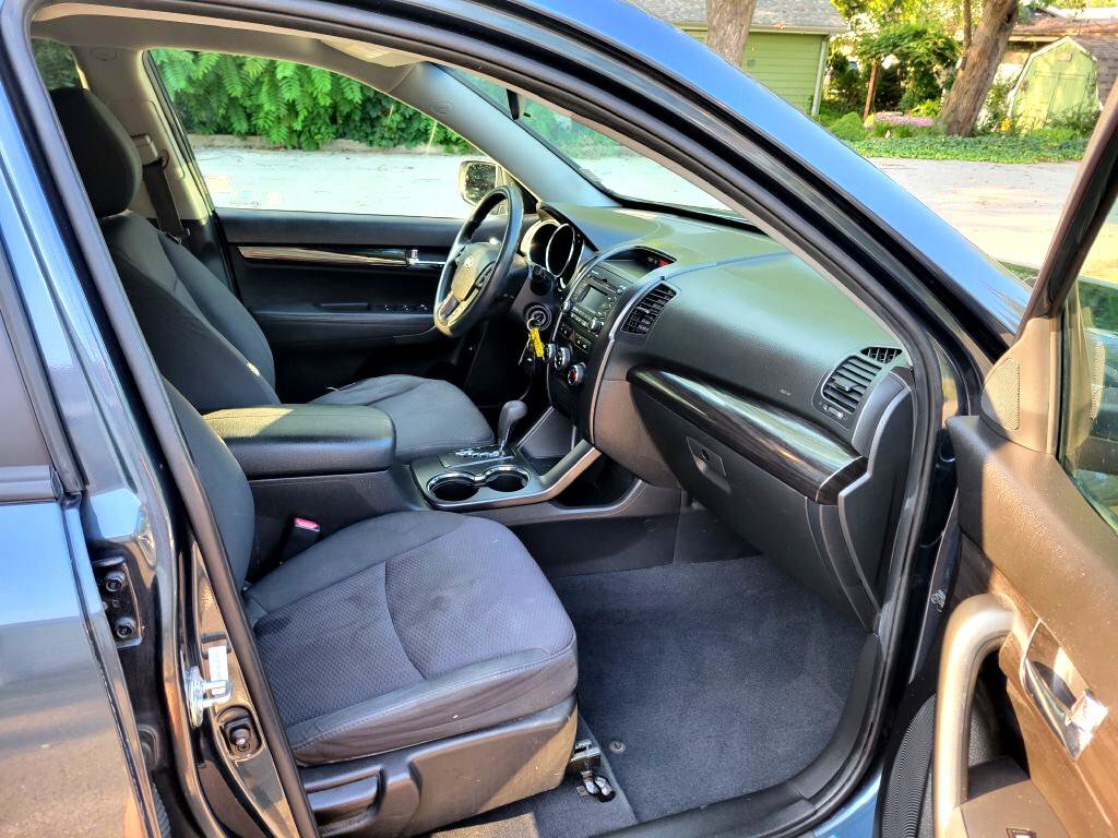 Used 2011 Kia Sorento LX image 13