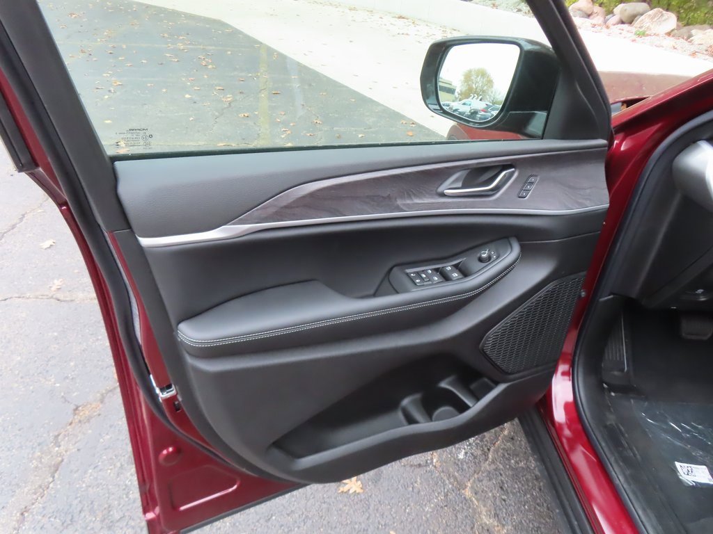 New 2025 Jeep Grand Cherokee Limited w/ Luxury Tech Group II image 21