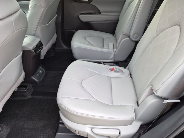 Certified 2026 Toyota Highlander Platinum AWD/4WD image 27