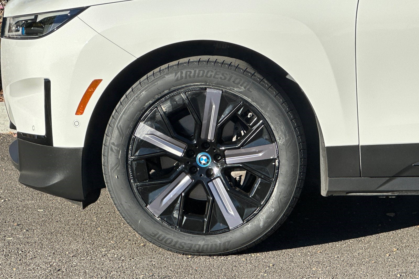 Certified 2024 BMW iX xDrive50 w/ Premium Package AWD/4WD image 39
