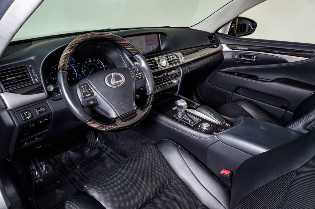 Used 2013 Lexus LS 460 AWD w/ Comfort Pkg image 19