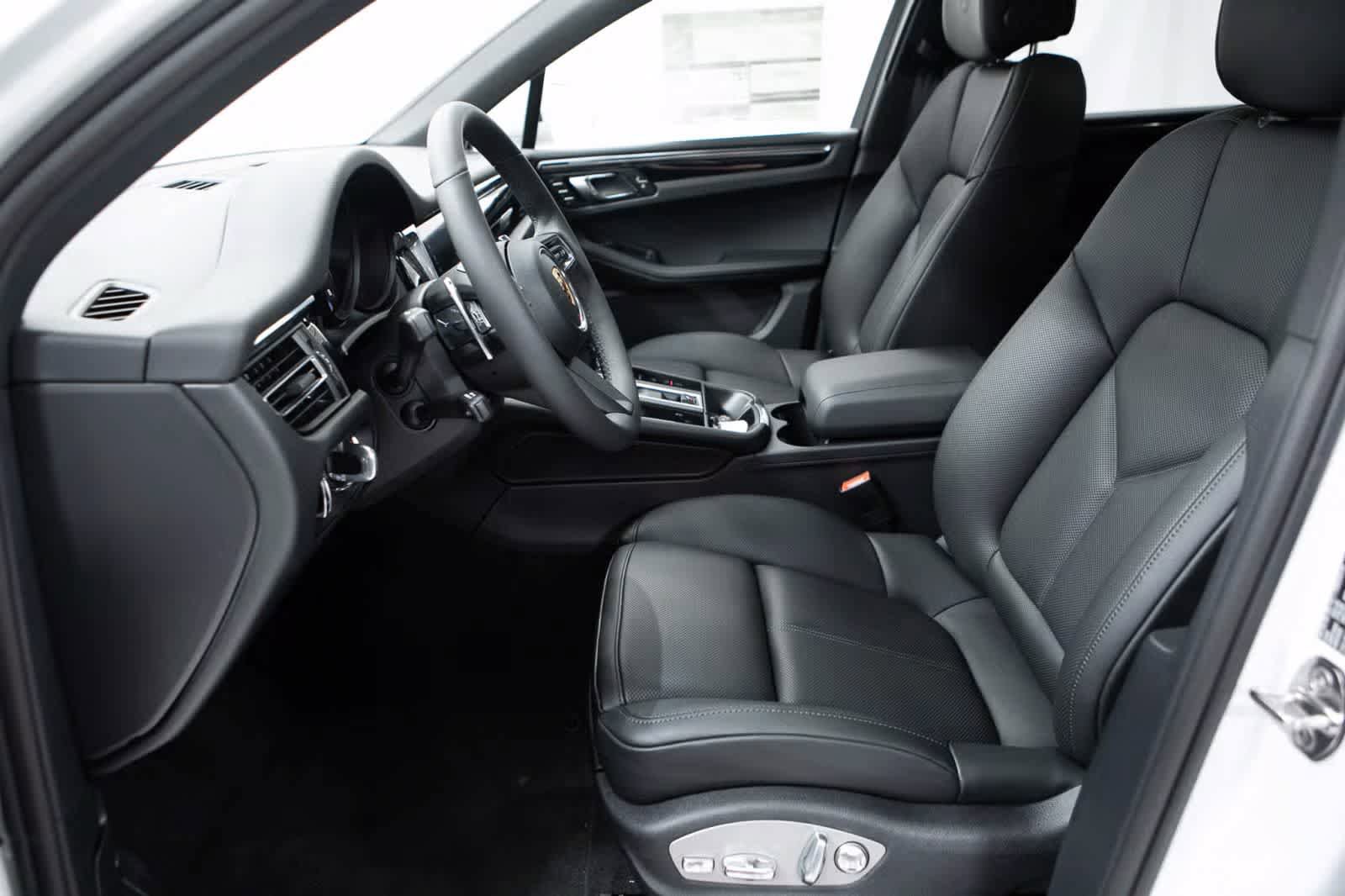 Used 2026 Porsche Macan AWD/4WD image 23