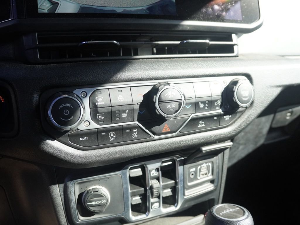 Used 2024 Jeep Gladiator Sport image 15