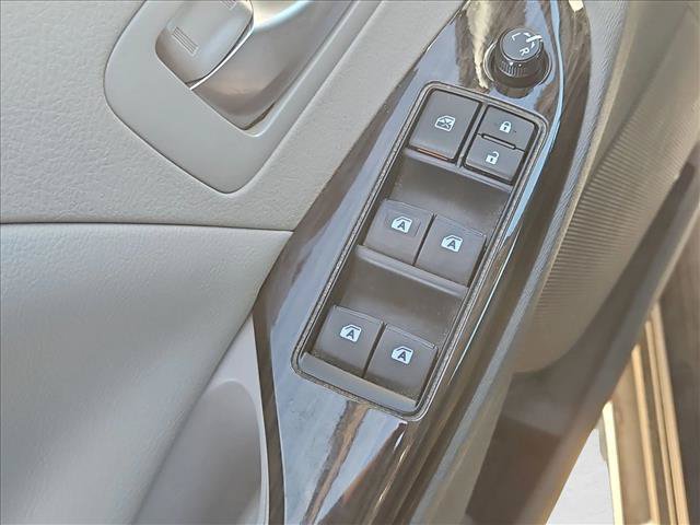 Used 2018 Toyota Sienna XLE w/ XLE Navigation Package FWD image 11