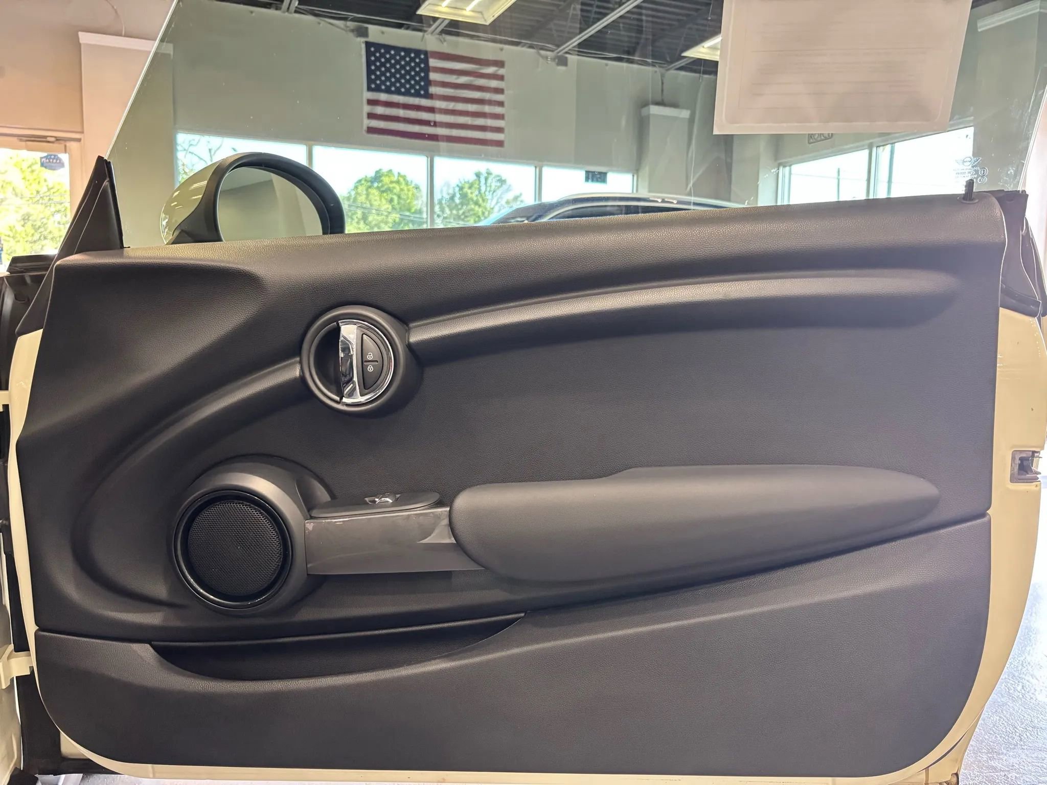 Used 2019 MINI Cooper 2-Door Hardtop w/ Signature Upholstery Package image 30