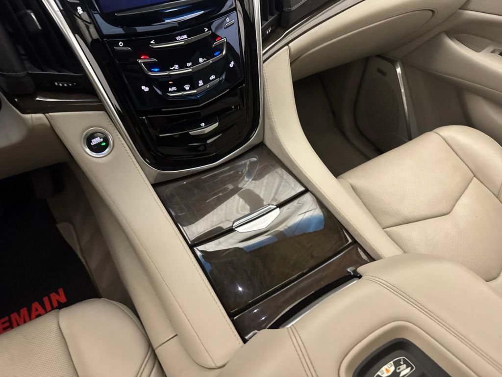 Used 2019 Cadillac Escalade Premium Luxury AWD/4WD image 20