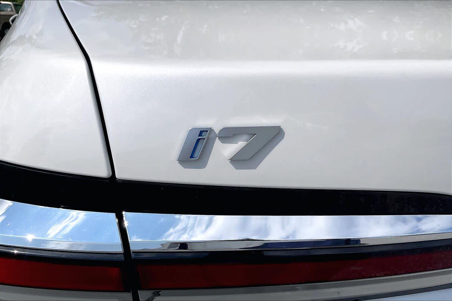 Used 2024 BMW i7 eDrive50 RWD image 32