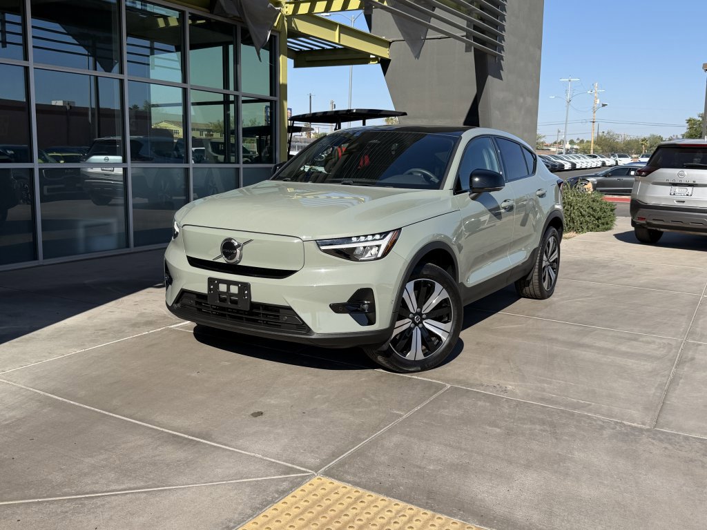 Used 2023 Volvo C40 P8 Recharge Plus image 2