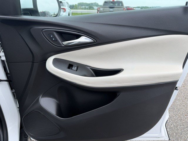Used 2022 Buick Encore GX Select FWD image 34