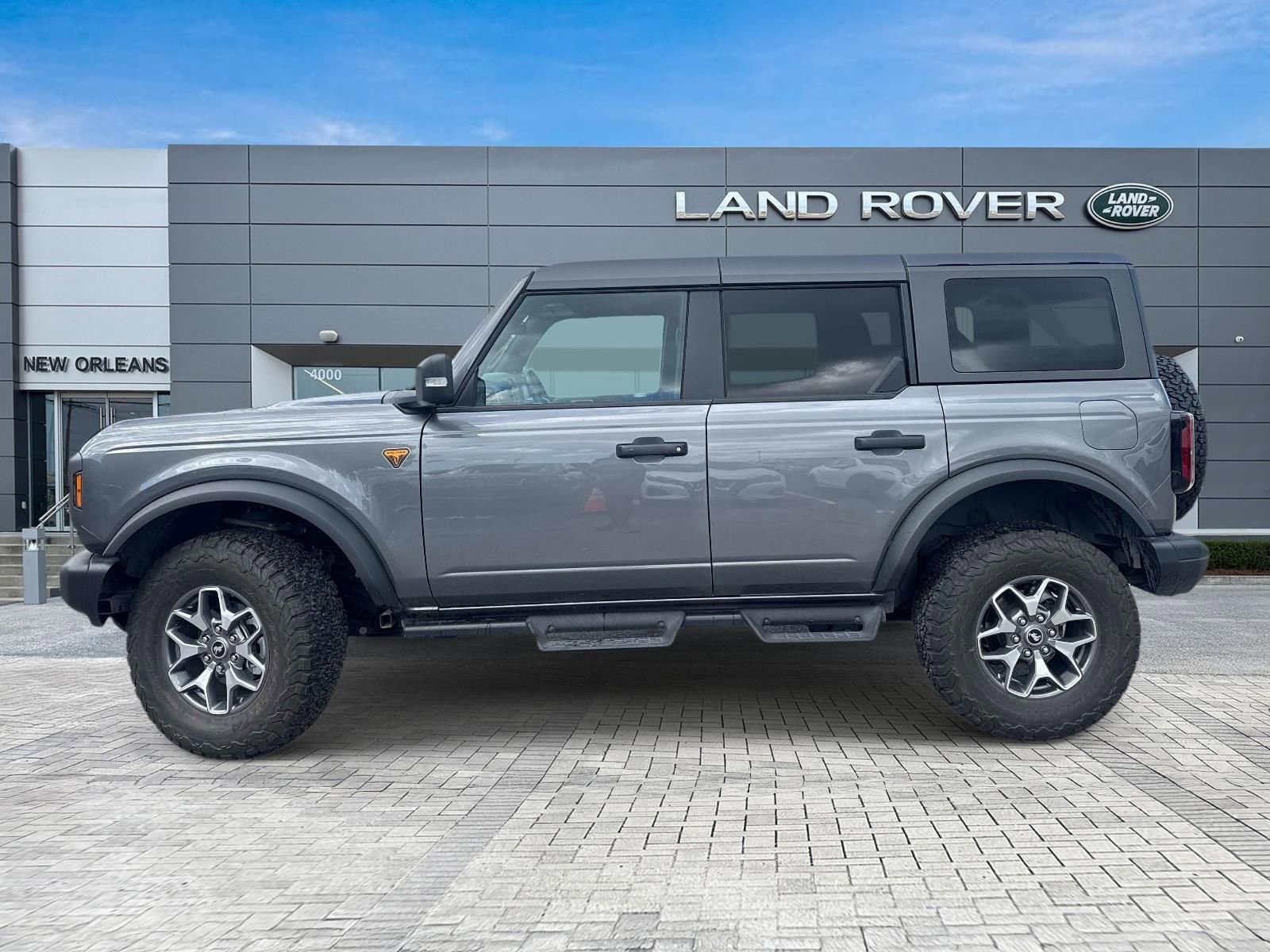 Used 2023 Ford Bronco Badlands image 2