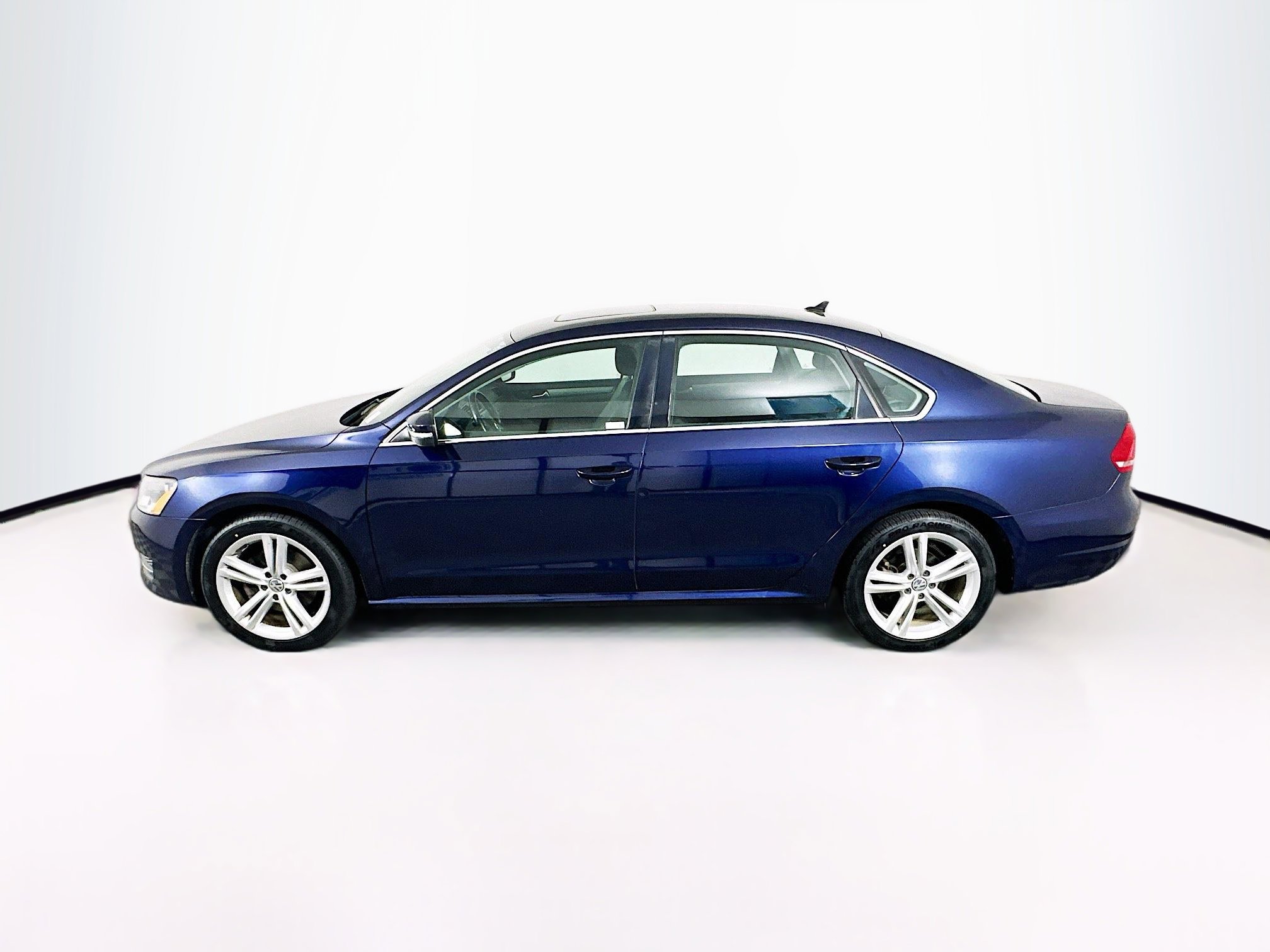 Used 2015 Volkswagen Passat TDI SE FWD image 4