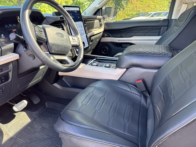 Used 2024 Ford Expedition Platinum AWD/4WD image 16