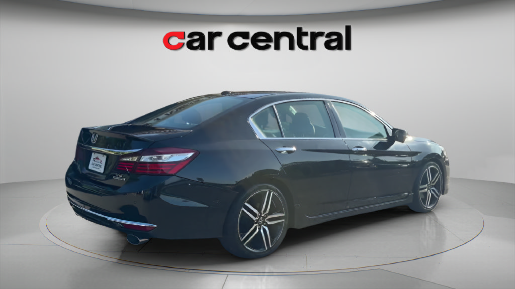 Used 2016 Honda Accord Touring image 5