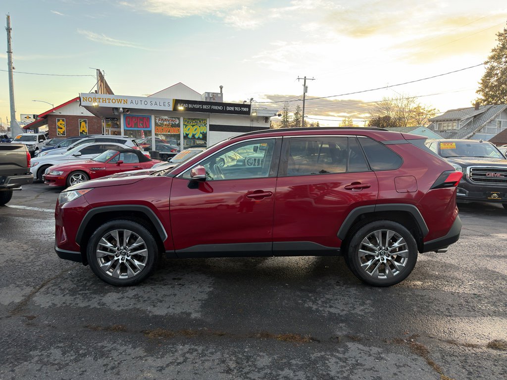 Used 2020 Toyota RAV4 XLE Premium image 3