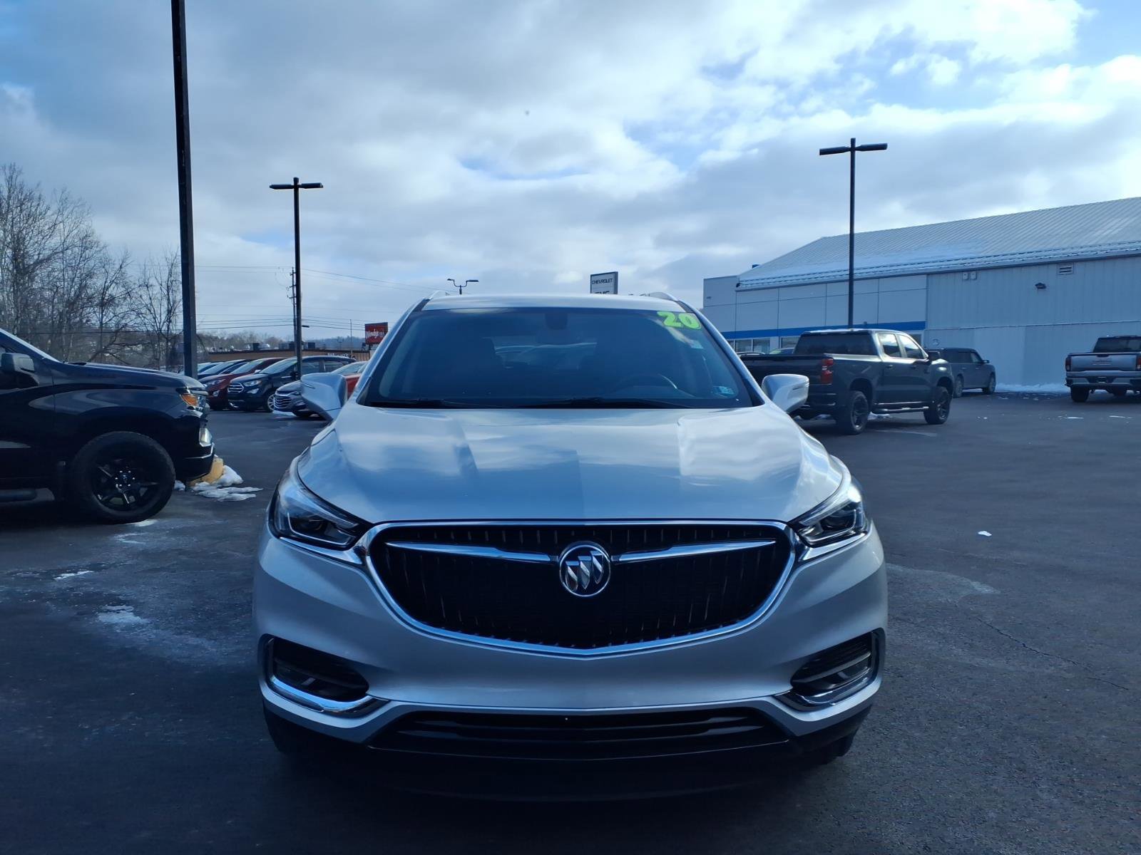 Used 2020 Buick Enclave Essence w/ Sound and Sites Package image 2
