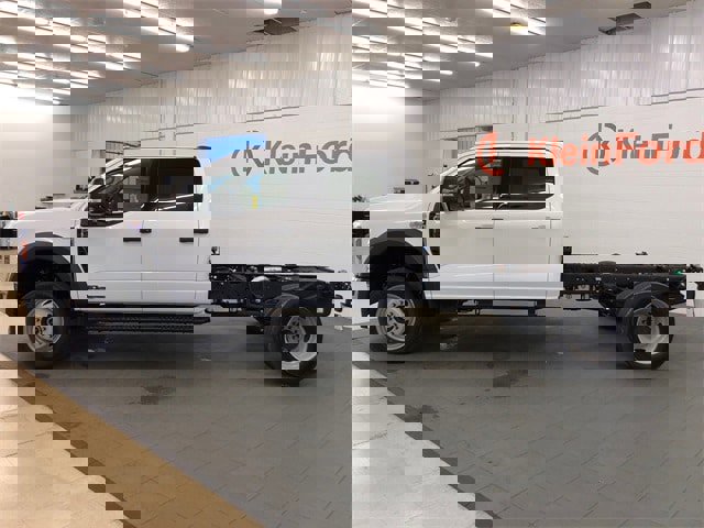 New 2025 Ford F550 4x4 Crew Cab image 4