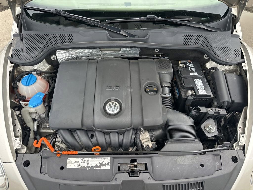 Used 2013 Volkswagen Beetle 2.5 image 26