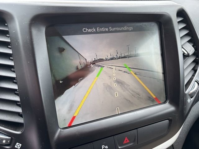 Used 2017 Jeep Cherokee Limited image 25