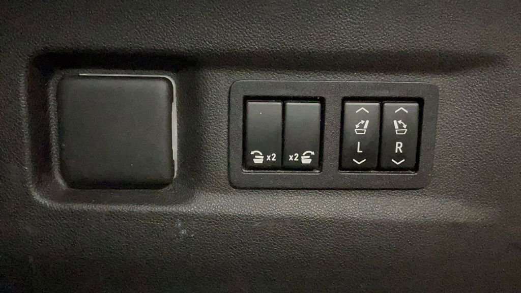 Used 2021 Chevrolet Suburban RST w/ Luxury Package image 10