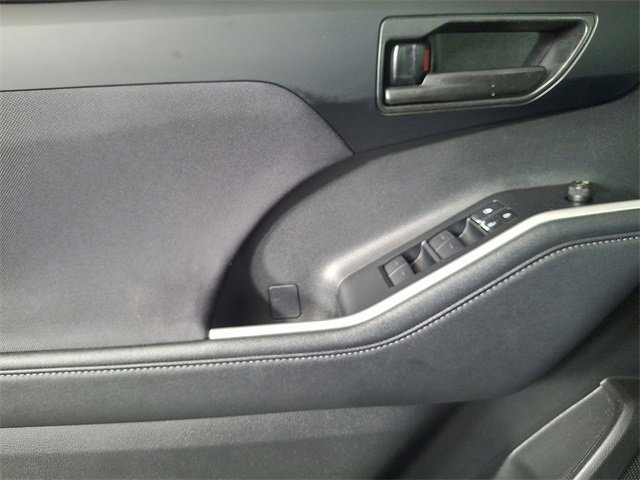 Used 2023 Toyota Highlander L image 15