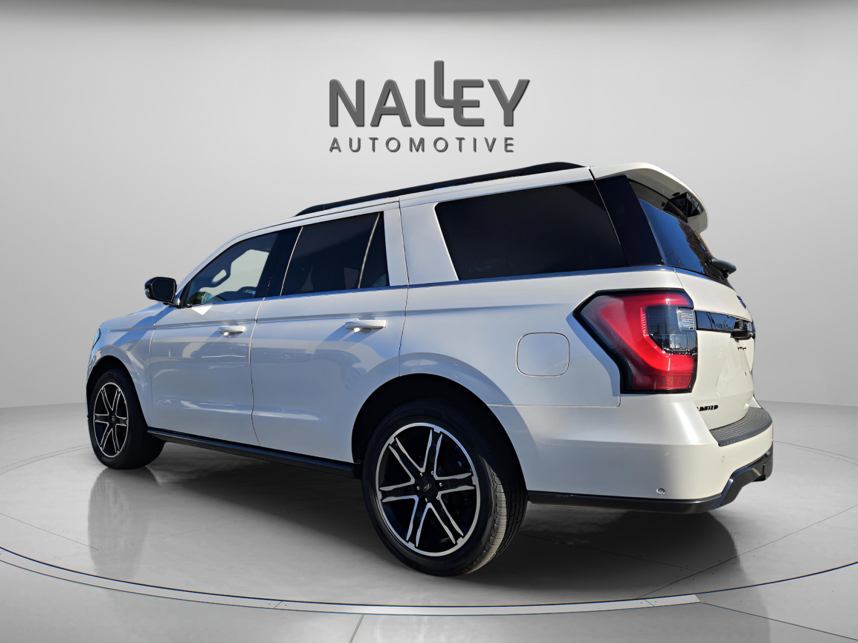 Used 2019 Ford Expedition Limited w/ Equipment Group 303A image 3