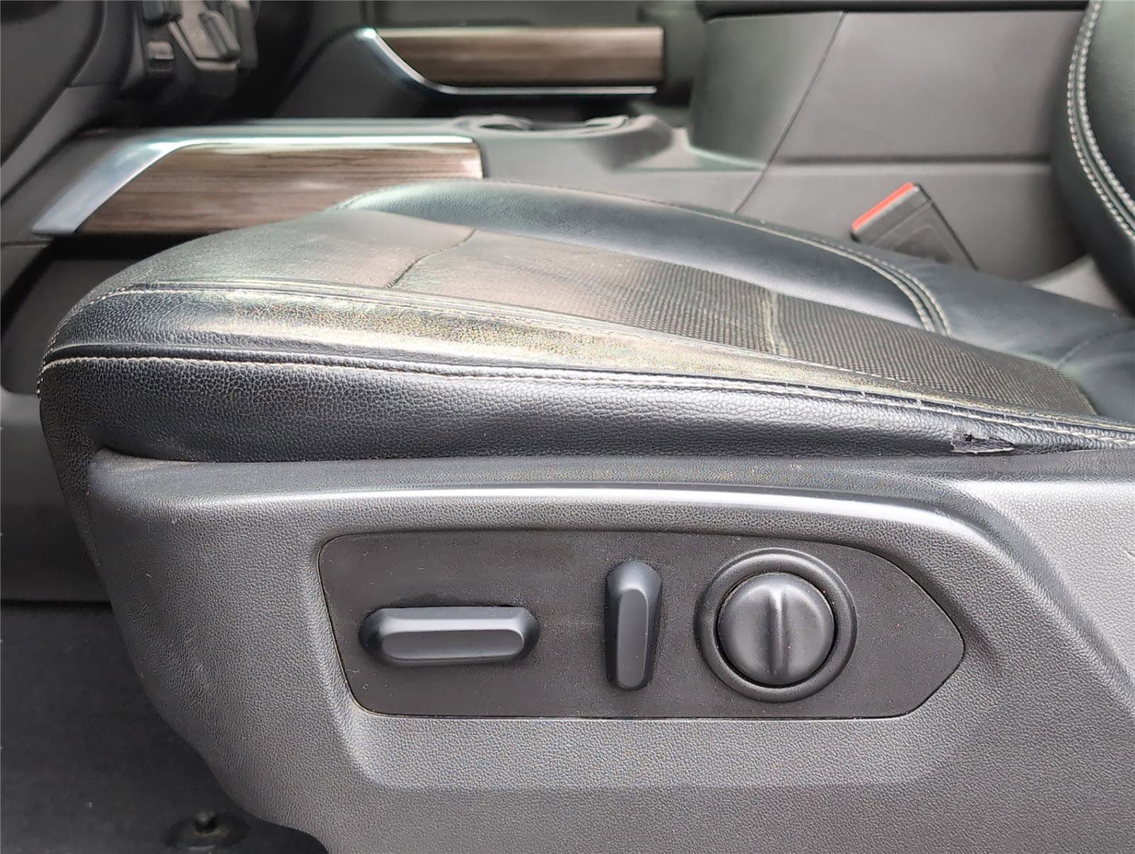 Used 2021 Chevrolet Silverado 2500 LT w/ Midnight Edition image 10