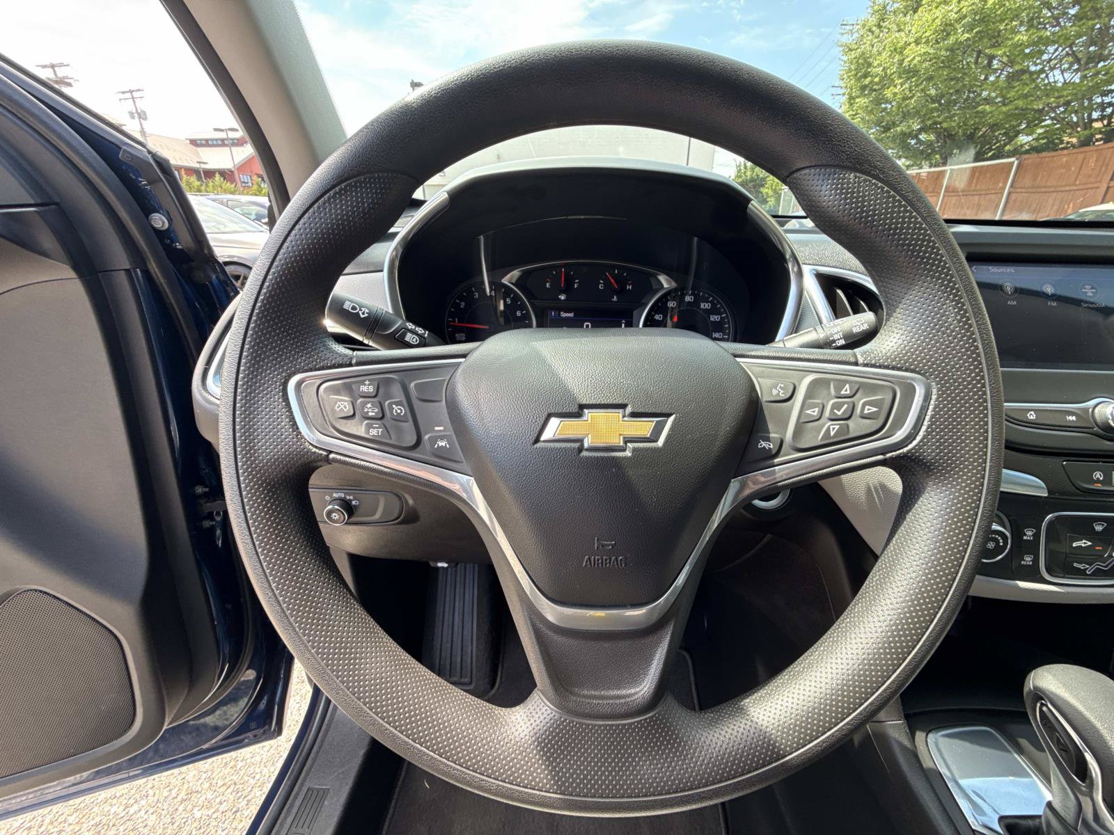 Used 2022 Chevrolet Equinox LS w/ LS Convenience Package FWD image 9