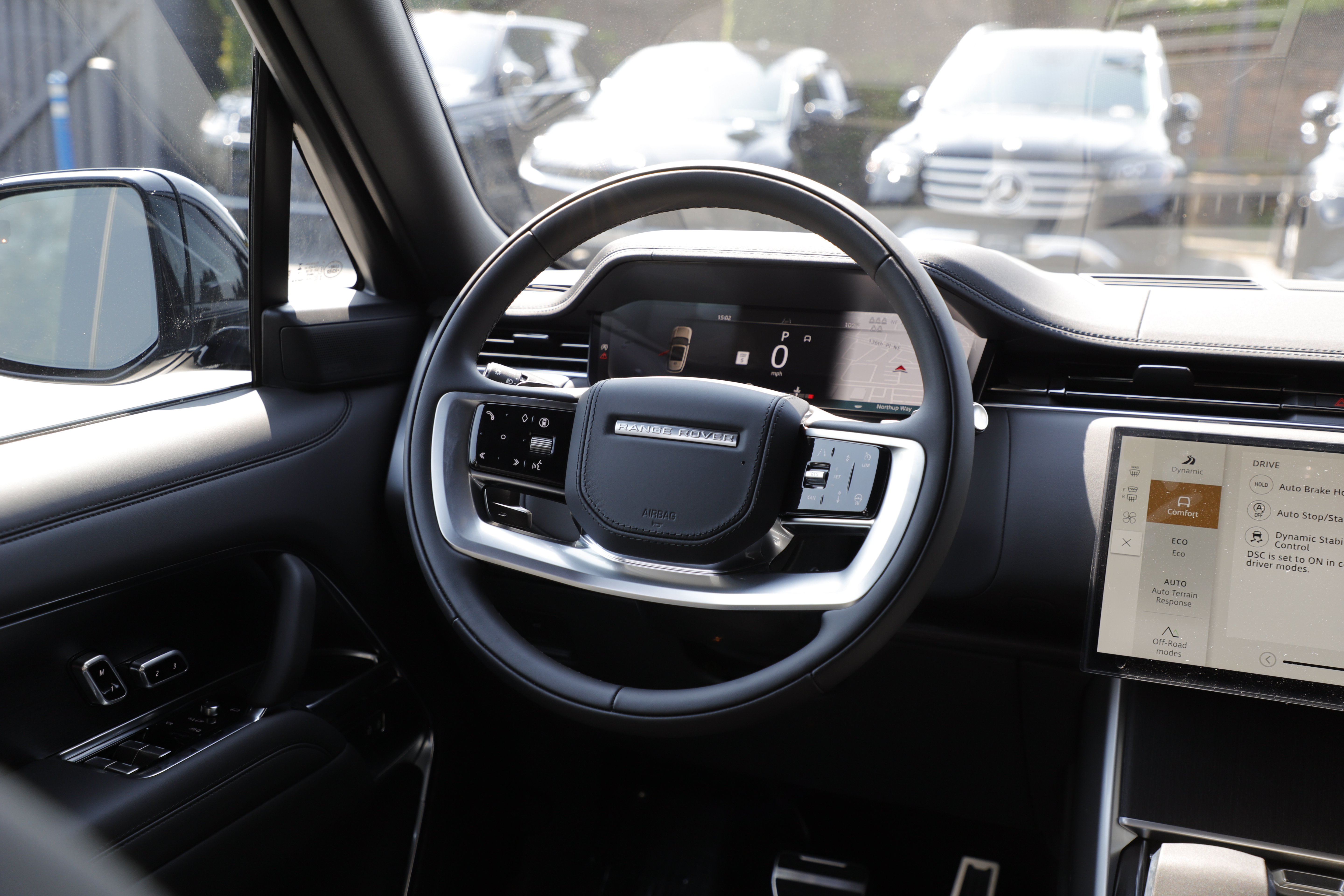 New 2026 Land Rover Range Rover Long Wheelbase SE AWD/4WD image 19